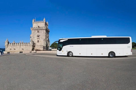 Autocarro Frota Azul junto à Torre de Belém, Lisboa